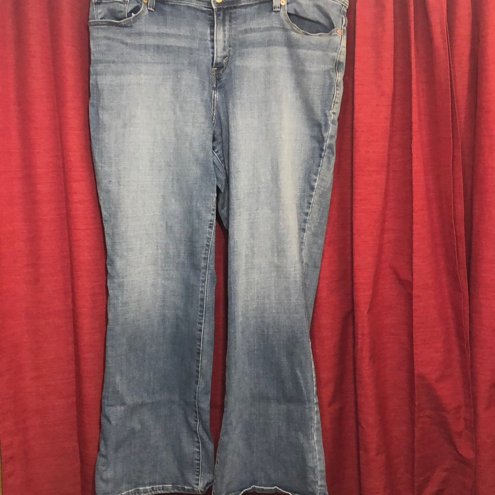 Jeans- Levi’s bootcut